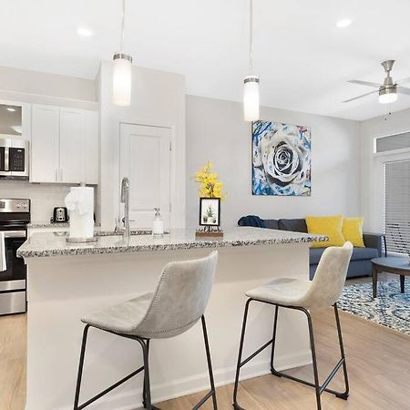 Stylish New Condo In קונקורד מראה חיצוני תמונה