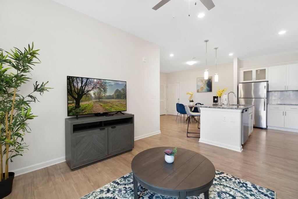 Stylish New Condo In קונקורד מראה חיצוני תמונה
