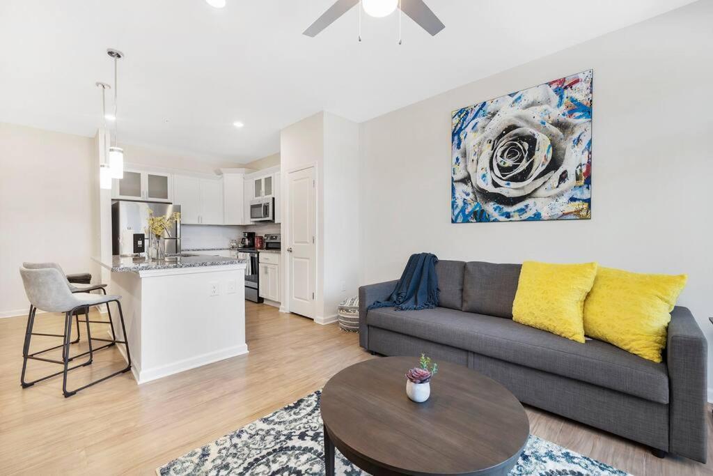 Stylish New Condo In קונקורד מראה חיצוני תמונה