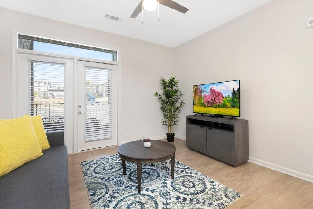Stylish New Condo In קונקורד מראה חיצוני תמונה