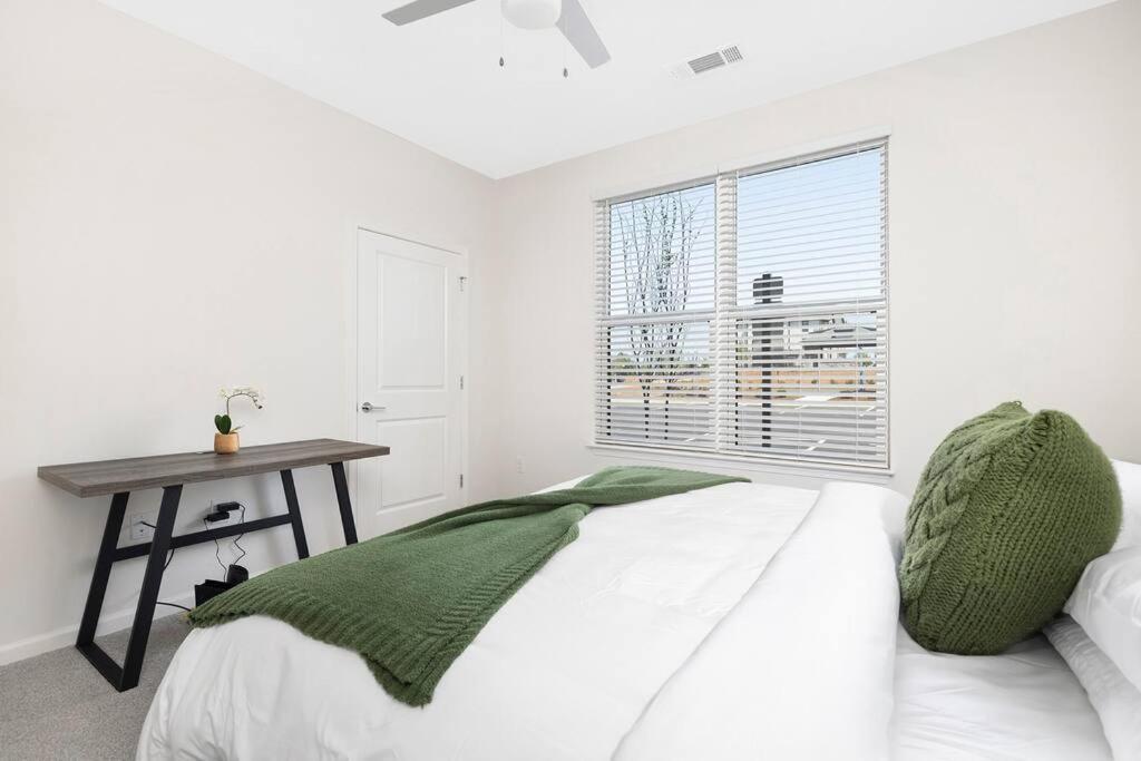 Stylish New Condo In קונקורד מראה חיצוני תמונה