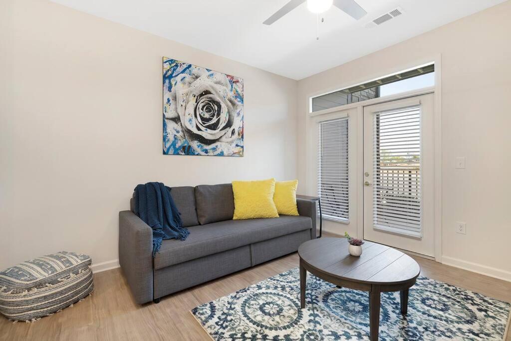 Stylish New Condo In קונקורד מראה חיצוני תמונה